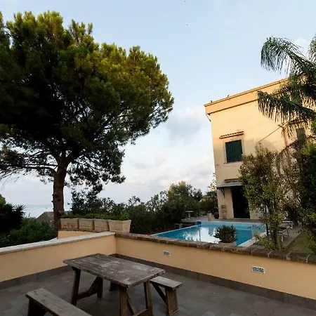 Ze-vi Holiday home